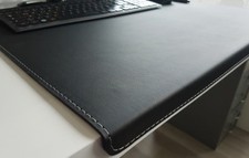 PM Gewinkelte Schreibtischunterlage Echt Leder 90 x 47 Schwarz Silbergraue Naht