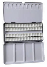 LEERE AQUARELLPALETTE MIT 52 * HALBEN PFANNEN HERAUSNEHMBARE ABLAGE SCHWARZ KLAPPDOSE