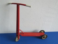 Kleiner alter DDR Blechroller Roller Kinderroller Tretroller Rot