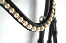 LACKLEDER -TRENSE, mit PERLEN