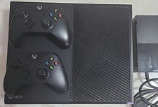 Microsoft Xbox One x Konsole mit Controller