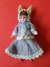 Antike Porzellanpuppe mit