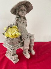 Steinfigur Mädchen mit