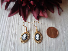 2 Ohrhaken gold "Kamee - Frauenkopf"  schwarz/weiß