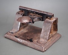 Antike Bürotechnik. Locher B & B, No. 108 b, Metall, ca. 1920 + Logo - Sammler