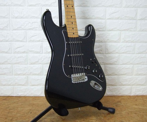 Squier fender stratocaster - by,