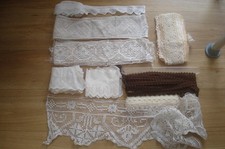 1 Schuhkarton mit vielen Borden und Spitzen, Baumwolle, gehäkelt, geklöppelt