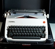 Schreibmaschine Olympia mit