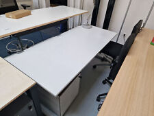 Steelcase - Schreibtisch + Rollcontainer - Weiß / Nußbaum - M860