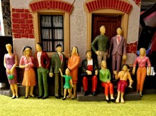 12x Modelleisenbahn Figuren