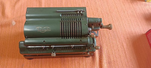 Additionsmaschine mit kurbel - additionsmaschine,