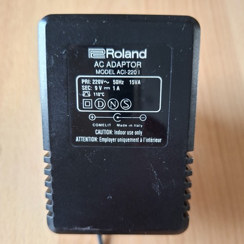 Roland adapter aci 220 9 - i,, v