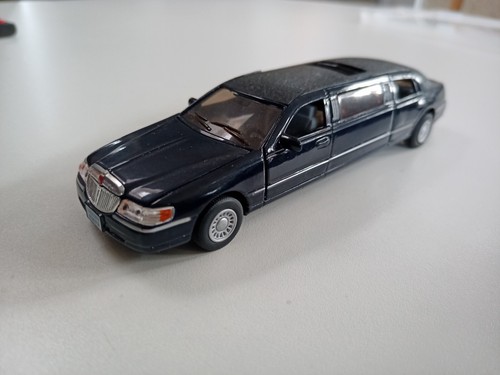 Lincoln town car limousine - town,