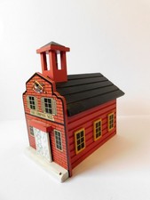 3) Eine sehr gut erhaltene Spieluhr als "FIRE COMPANY NO.5" Haus aus Holz