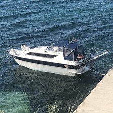 Motorboot Yacht mit Kajüte