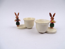 RuT  2 alte Eierbecher mit Osterhasen Hasen Ostern Erzgebirge Volkskunst DDR