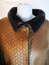 Sehr schöner warmer Mantel innen Kunstpelz