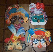 4 verschiedene Halbmasken aus