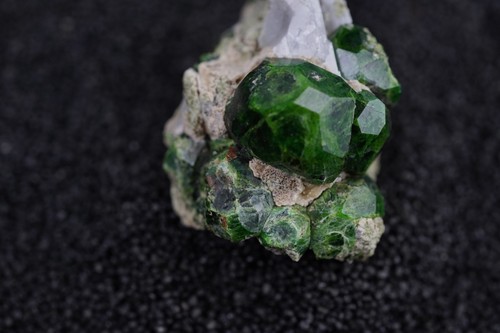 Demantoid granat kristallstufe - demantoid,