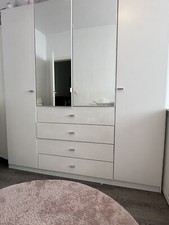 Kleiderschrank
