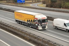 LKW Foto DAF XF Planensattelzug Deutschland weiß Lohmann Italienlogistik #f6fr