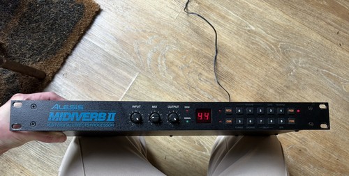 Alesis midiverb - /,
