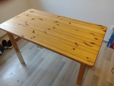 Massivholz Kinderschreibtisch mit Rädern, Höhenverstellbar, Benutzt