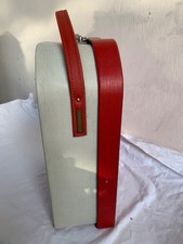 Alter Picknick Koffer rot