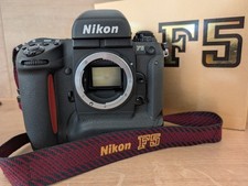 Nikon F5 1999 22.000 Auslösungen OVP SLR