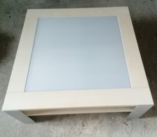 Cautchtisch Holz mit matierte Glasplatte und Mettalbeine 90x90x36cm