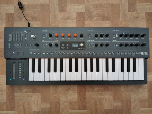 Arturia minifreak synthesizer - minifreak,