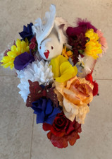 Karneval Dreispitz Dreieckshut rot mit Blumen, Taube, Schmetterling Unikat