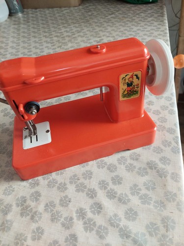 Ddr kindernähmaschine - ddr-kindernähmaschine, "