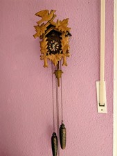 Kuckucksuhr Mit Kuckuck, Pendel Und Zapfen Alt Holz