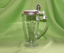 Zierlicher Bierkrug aus Glas