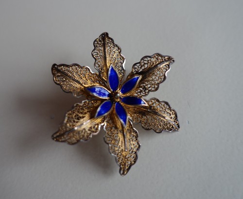 Anstecknadel goldfarben mit