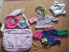 Konvolut  Baby Born Sachen: blauer Teller,Pullis, Lätzchen, Wickeltasche