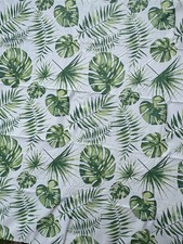 Stylische, weiße Tischdecke