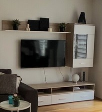 Moderne Wohnwand in Holz-Weiß-Optik – inkl. Hängeschrank & TV-Board