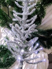 + 41. Silberner Weihnachtsbaum 50 cm, mit 72 LED