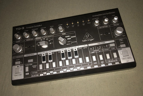 Behringer bassline - behringer, 3