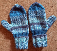 Handschuhe für Kinder handgestrickt Universa Color Wolle fresh Größe 4