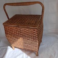 Alte Truhe, Nähkorb, Kästchen mit Deckel, geflochten, Rattan