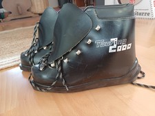 Alte Skistiefel, Skischuhe, antik