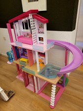 Barbie Traumvilla Puppenhaus, 3-stöckig, 8 Zimmer, Möbliert
