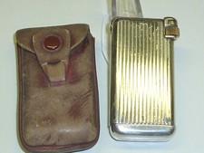 QUERCIA FLAMINAIRE "CRILLON" POCKET GAS LIGHTER WITH LEATHER BAG - 1948 - FRANCE