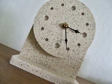 süsse Mini-Tischuhr in