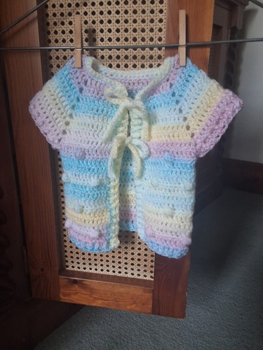 Handgehäkelte regenbogen baby - regenbogen,