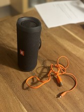 JBL FLIP 4 Schwarz WIE NEU Inkl. Kabel Bluetooth Lautsprecher NEUER AKKU
