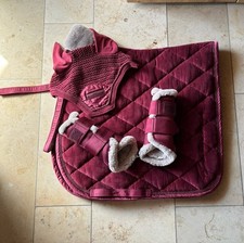 Eskadron Red Velvet Schabracke DL Dressur Gamaschen M Samt Dunkelrot